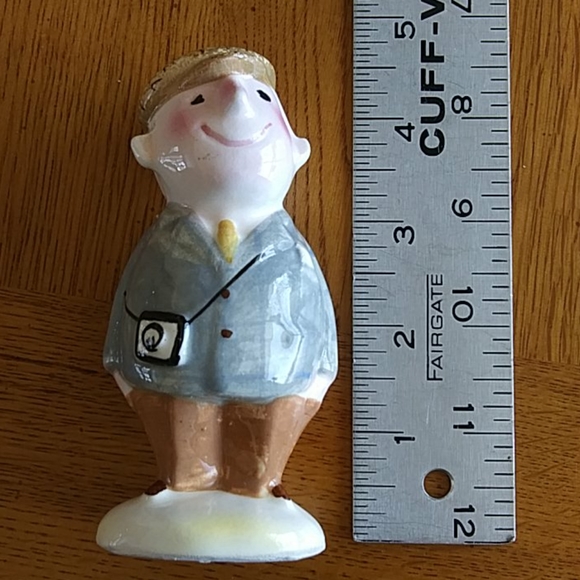 Traveling Tourist with Suitcase S&P Exco - Picture 5 of 6